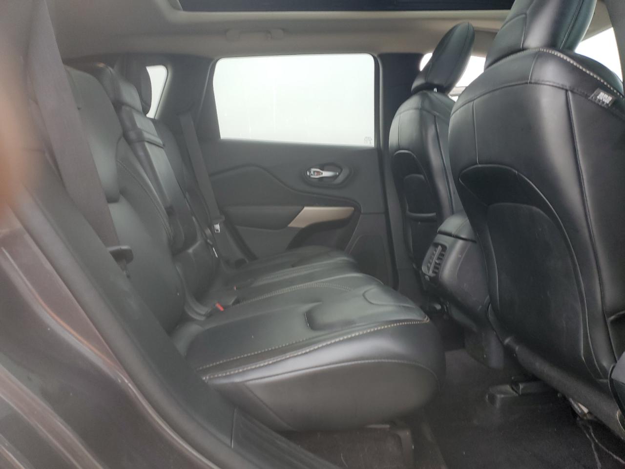 2018 Jeep Grand Cherokee - Image 11