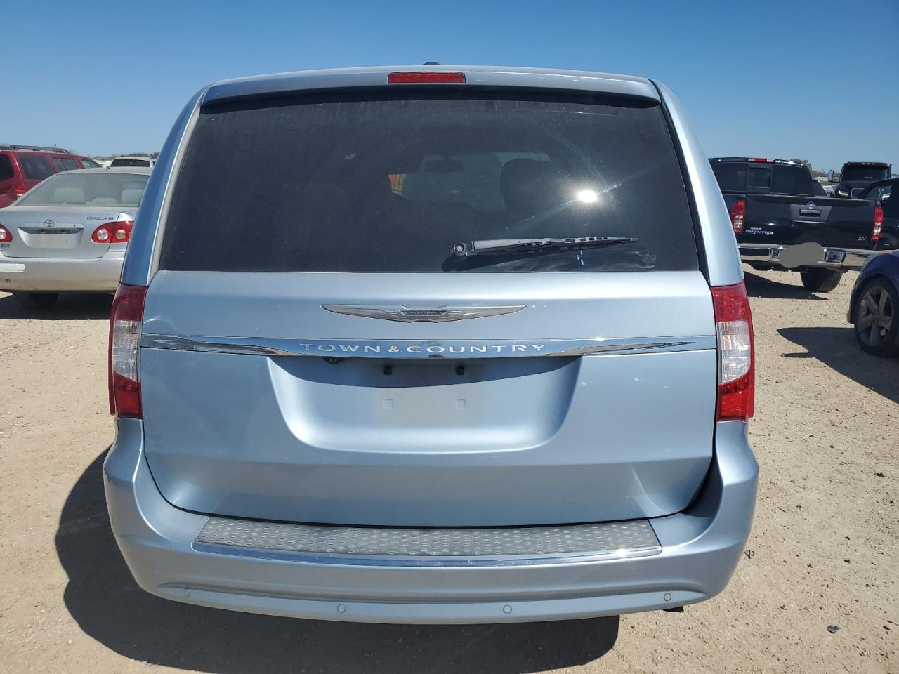 2012 Chrysler Town & Country - Image 6