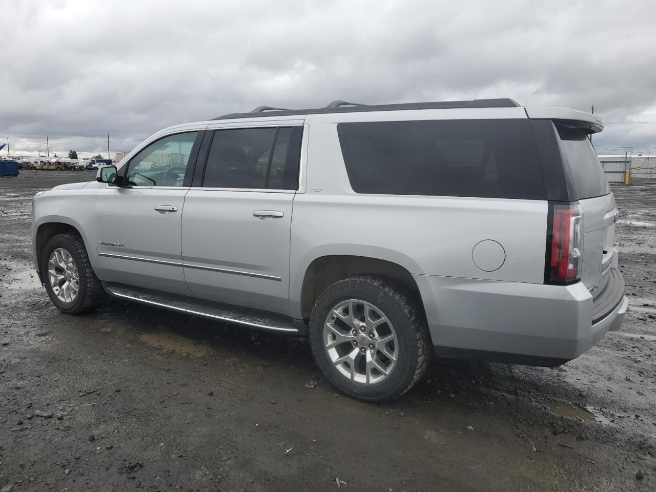 2015 GMC Yukon - Image 2