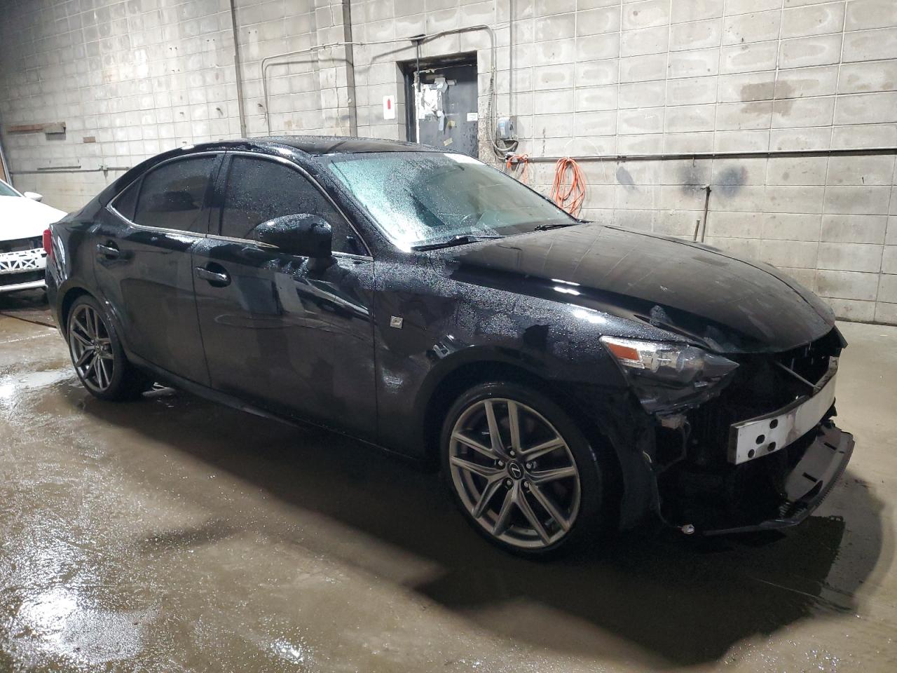 2016 Lexus IS - Image 4