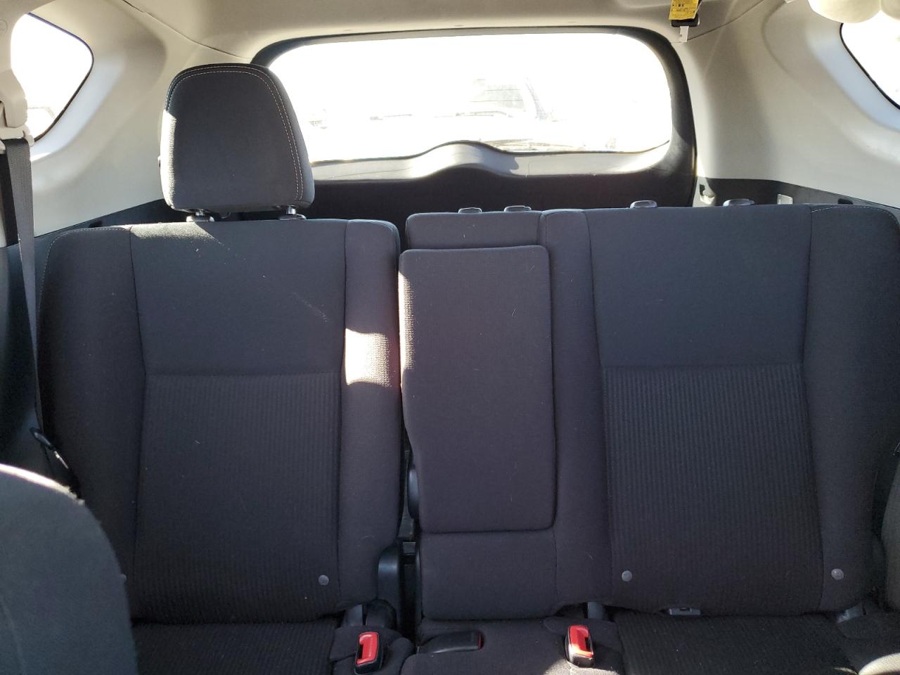 2015 Toyota RAV 4 - Image 10