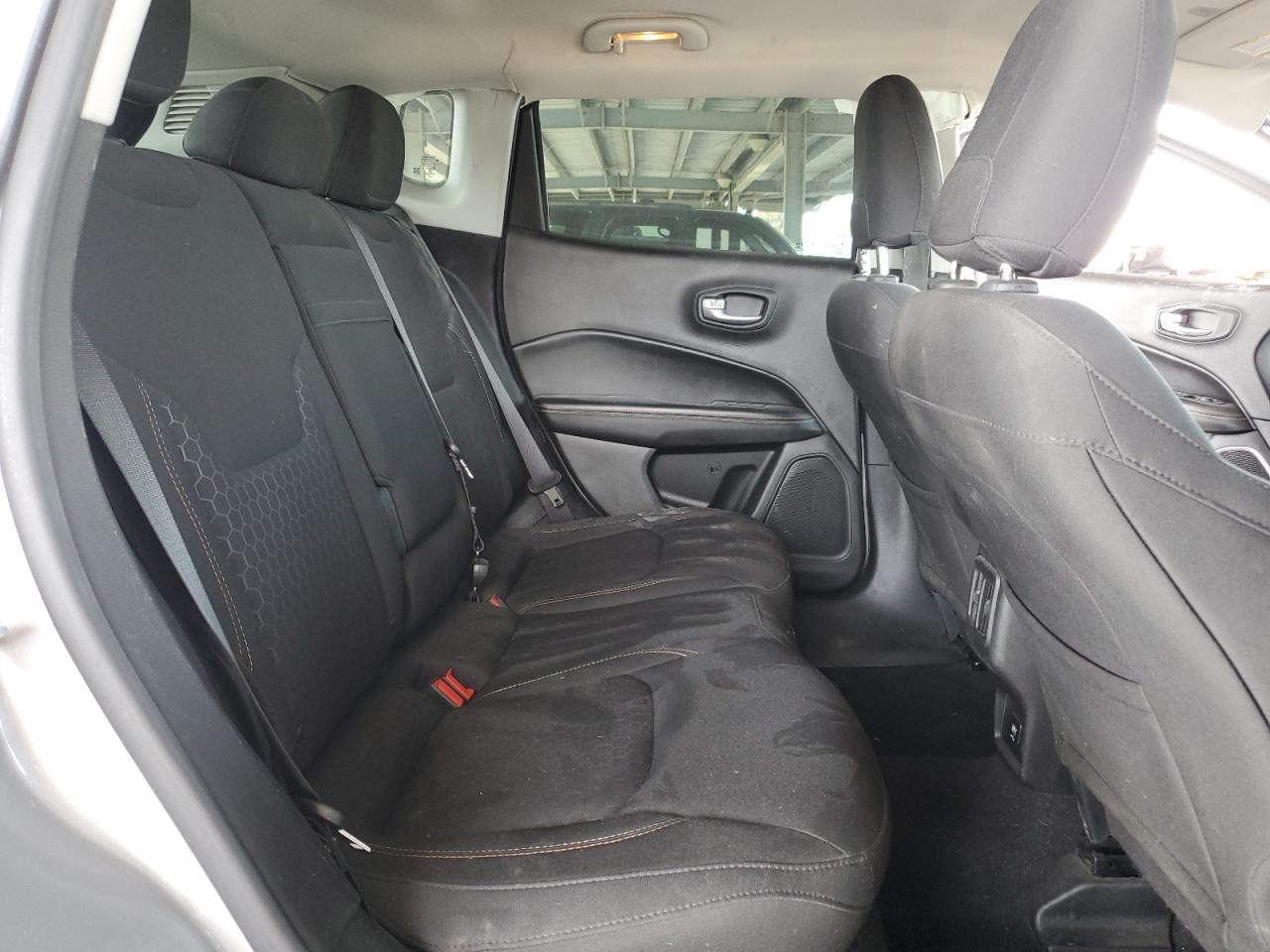 2018 Jeep Compass - Image 11