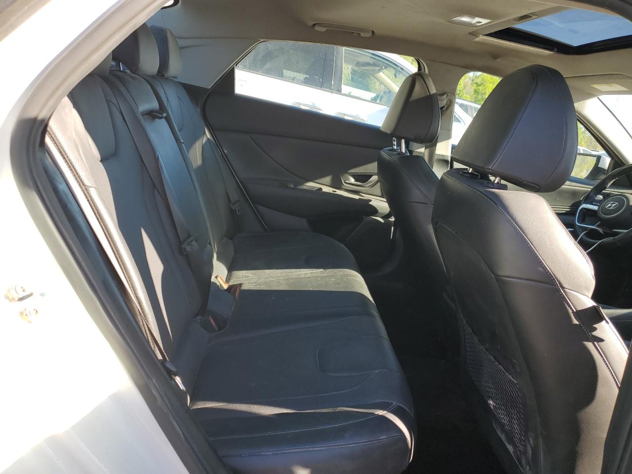 2023 Hyundai Elantra - Image 11