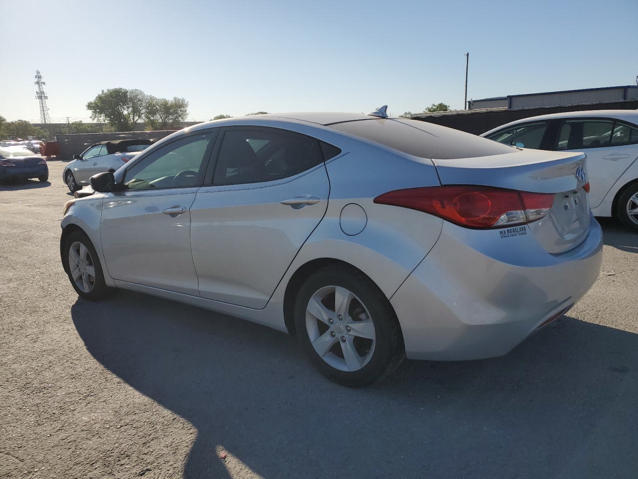 2013 Hyundai Elantra - Image 2