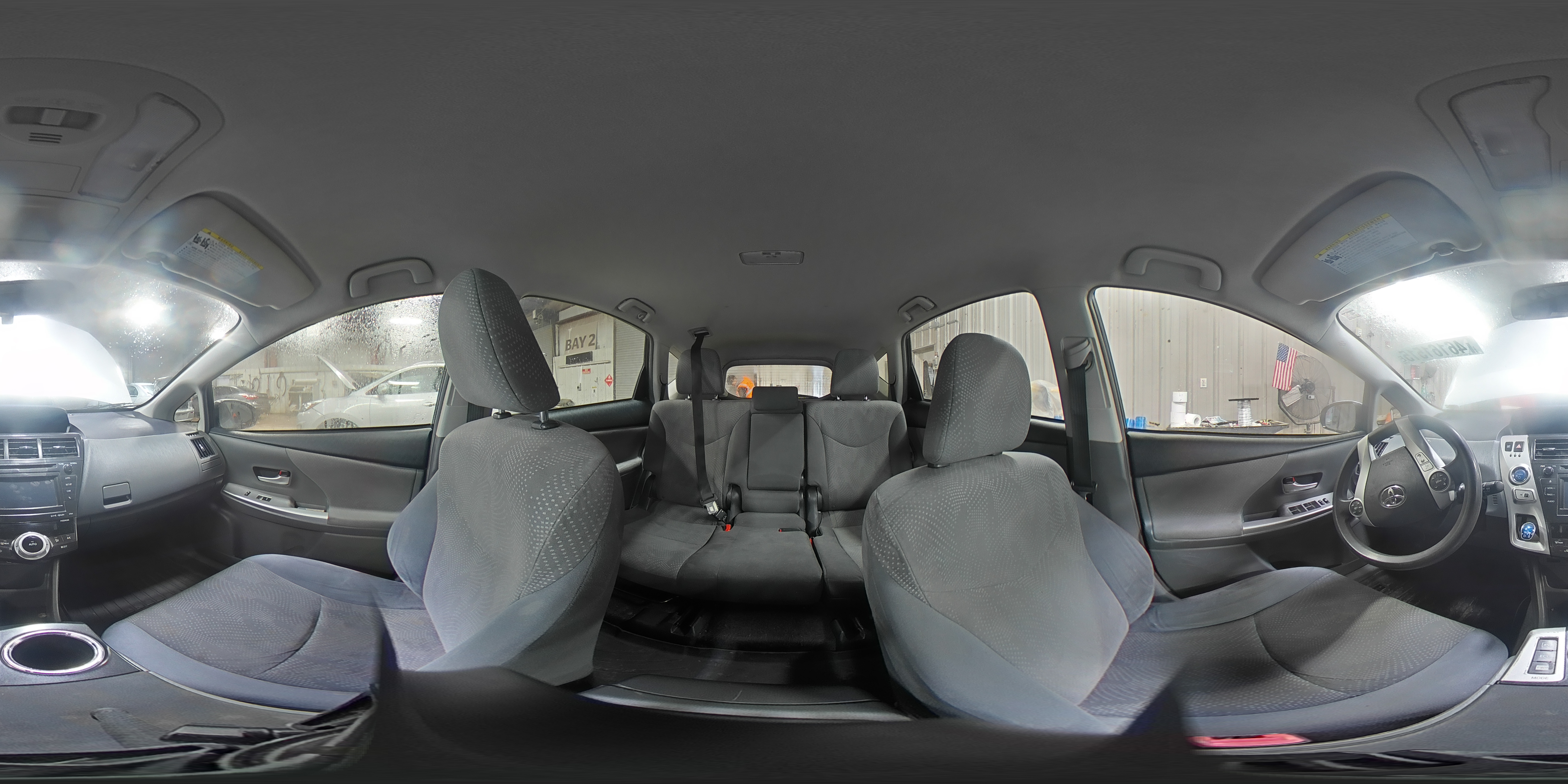 2013 Toyota Prius - Image 14