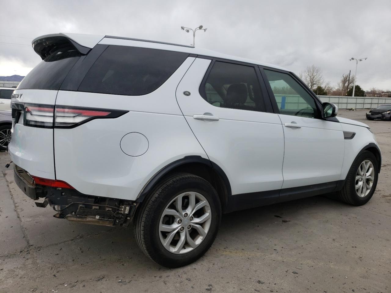 2017 Land Rover Discovery - Image 3