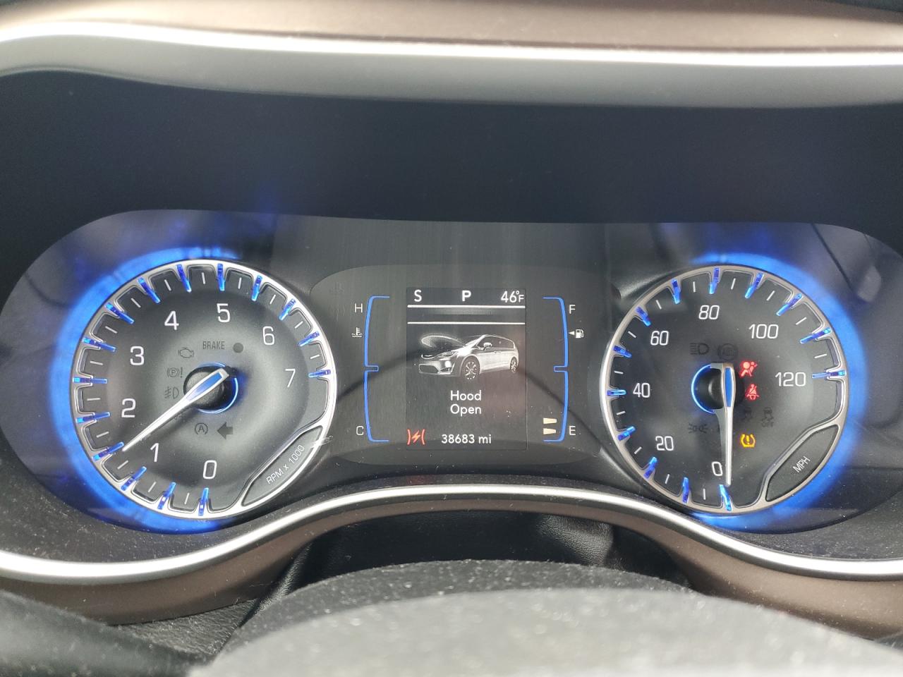 2018 Chrysler Pacifica - Image 9