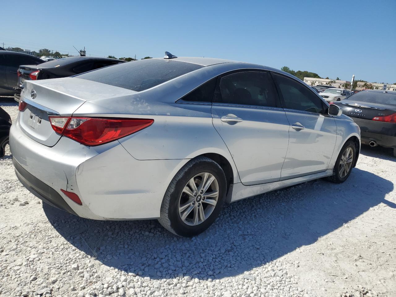 2014 Hyundai Sonata - Image 3