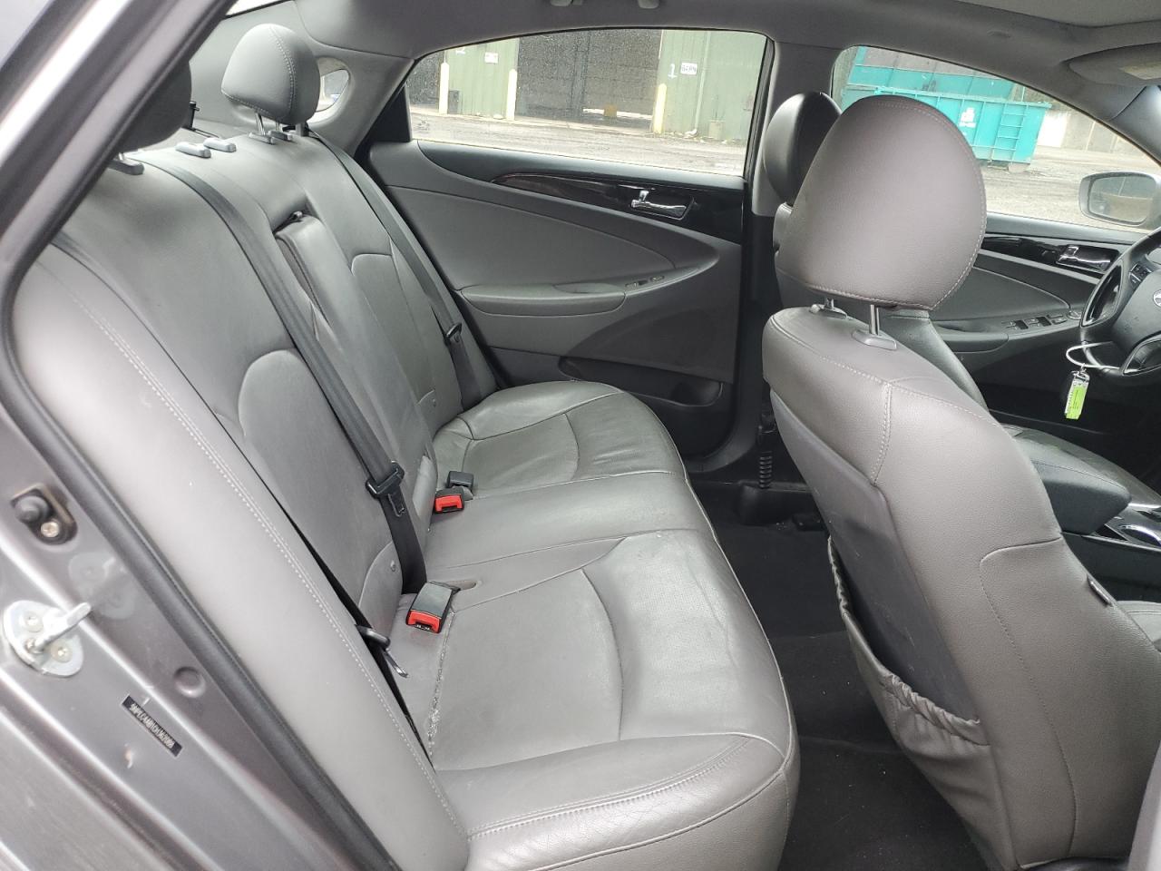 2012 Hyundai Sonata - Image 10