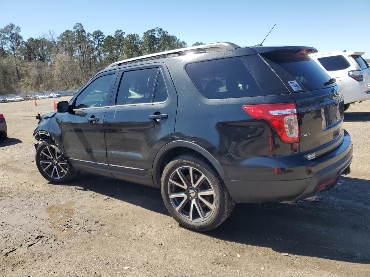 2015 Ford Explorer - Image 2