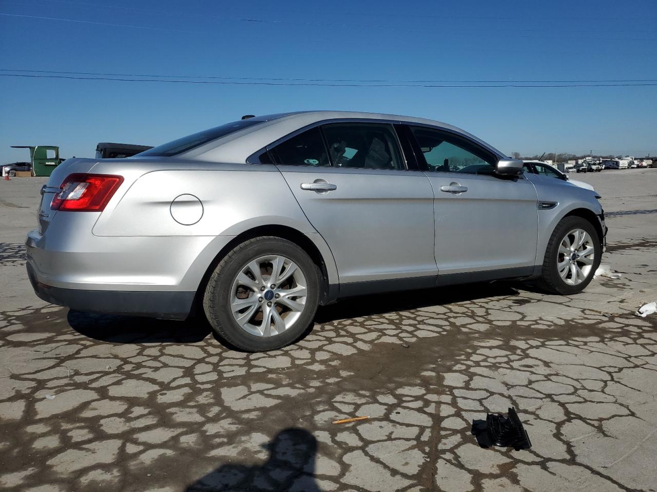 2010 Ford Taurus - Image 3