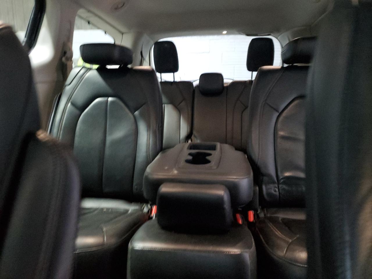 2018 Chrysler Pacifica - Image 10