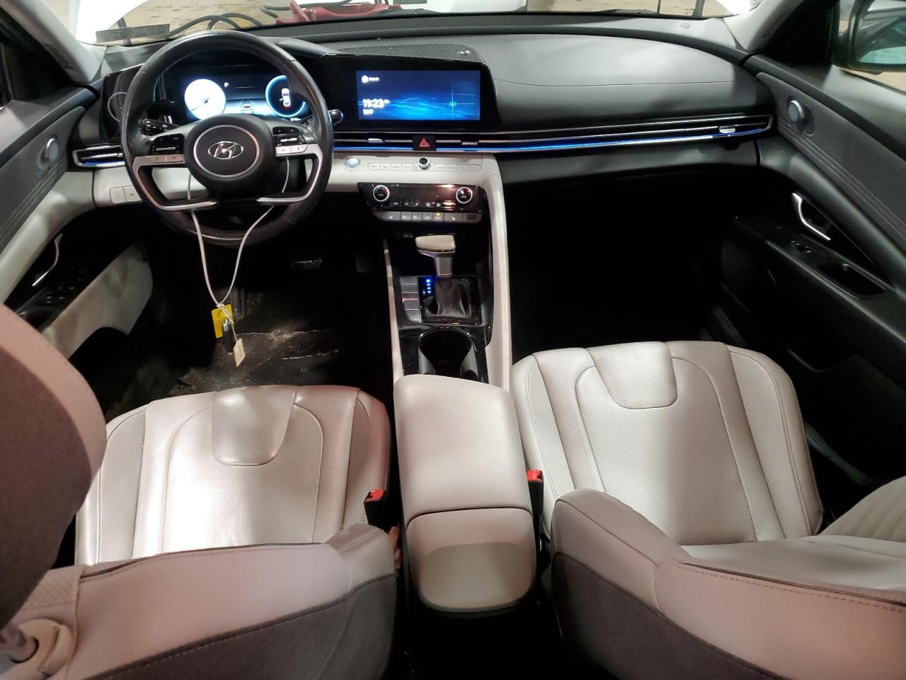2021 Hyundai Elantra - Image 8