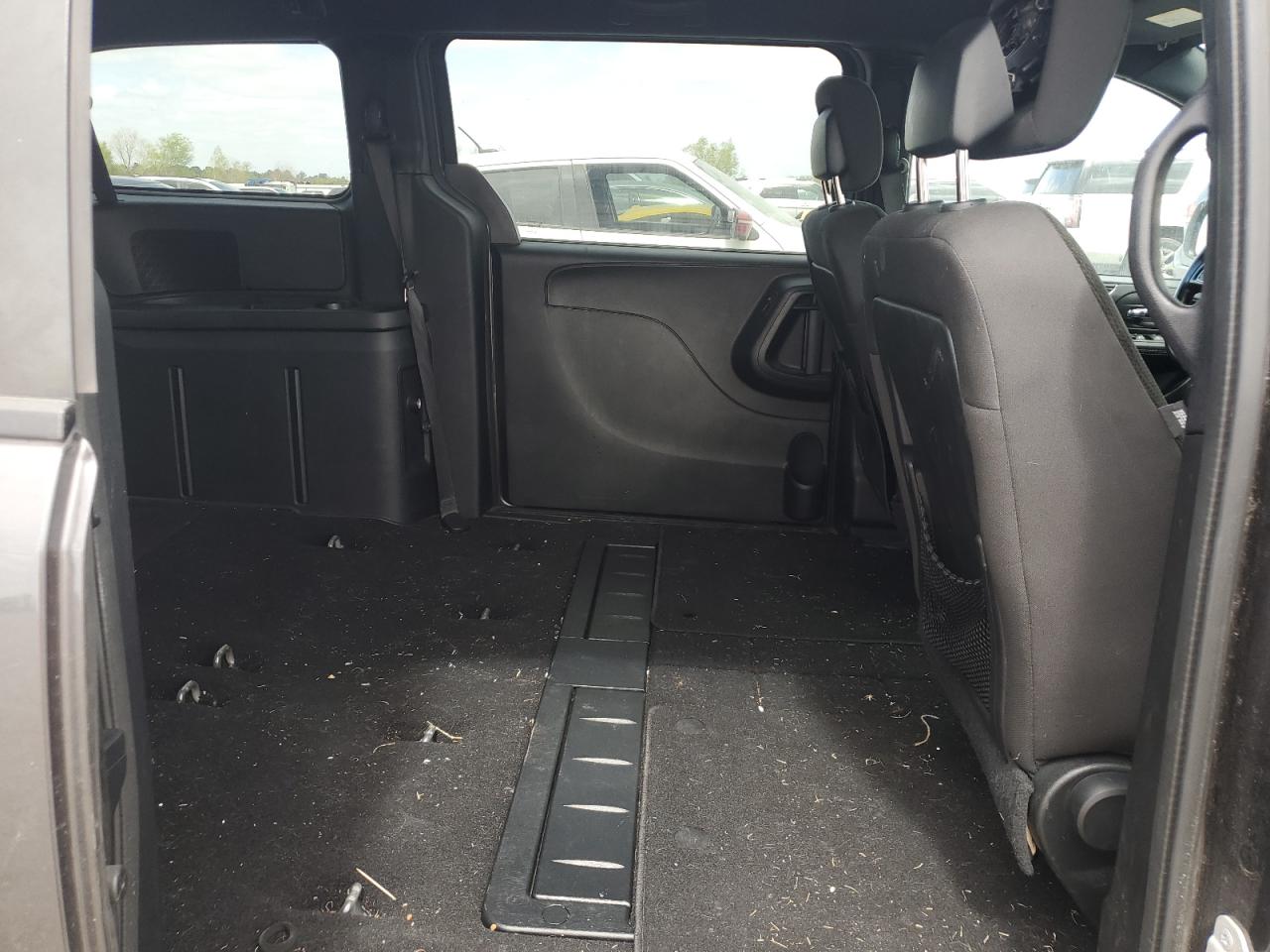2017 Dodge Caravan - Image 11