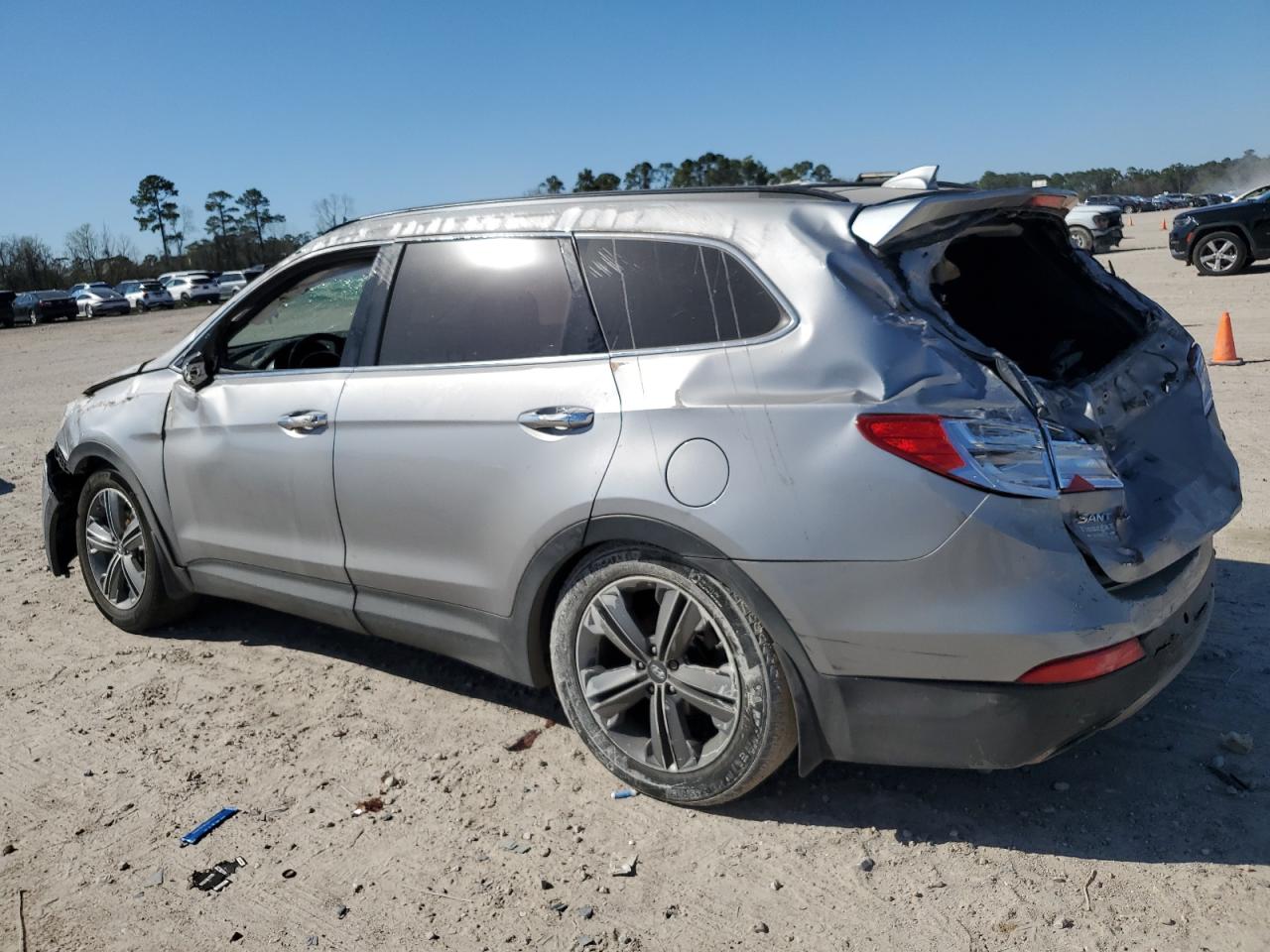 2016 Hyundai Santa Fe - Image 2
