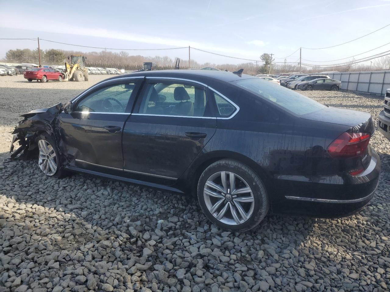 2017 Volkswagen Passat - Image 2