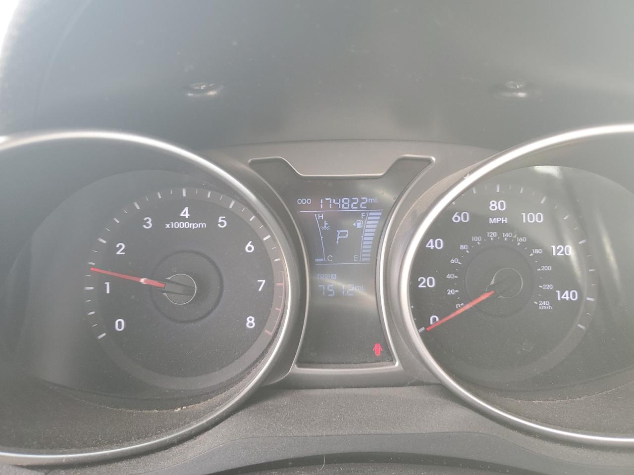 2013 Hyundai Veloster - Image 9