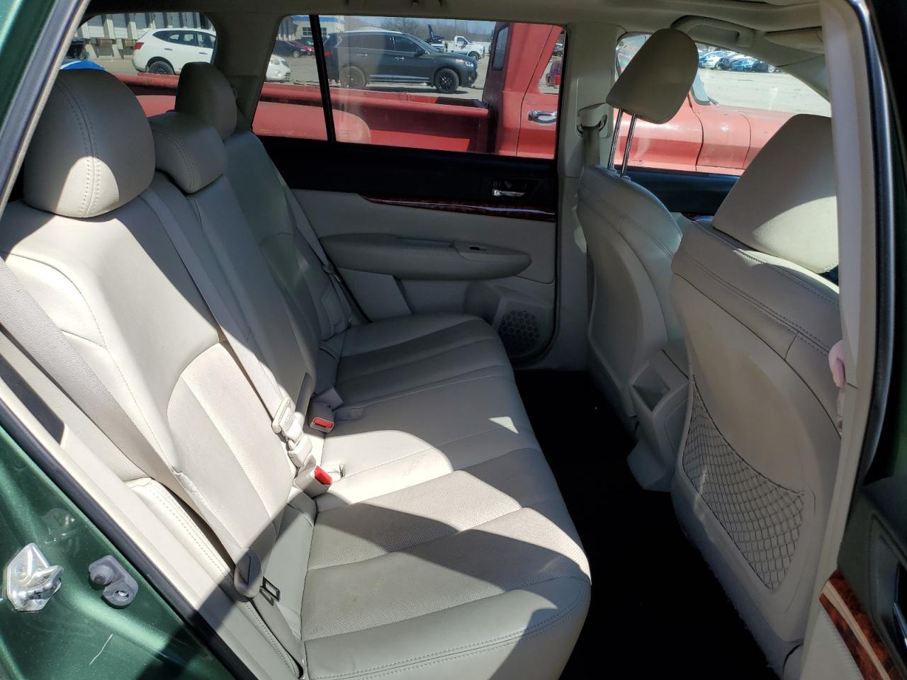 2010 Subaru Outback - Image 11