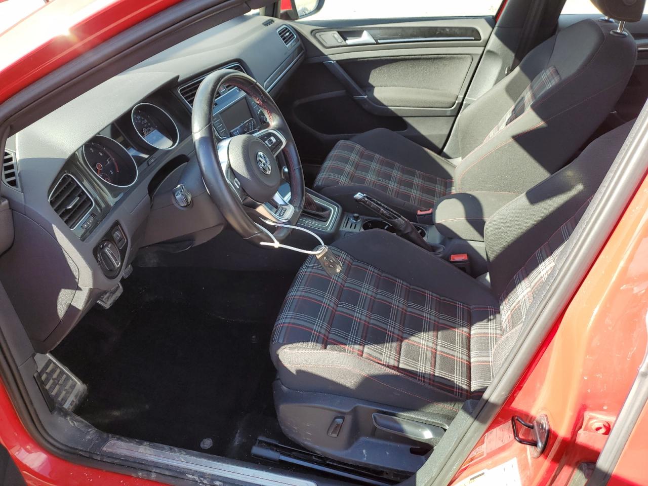 2016 Volkswagen GTI - Image 7