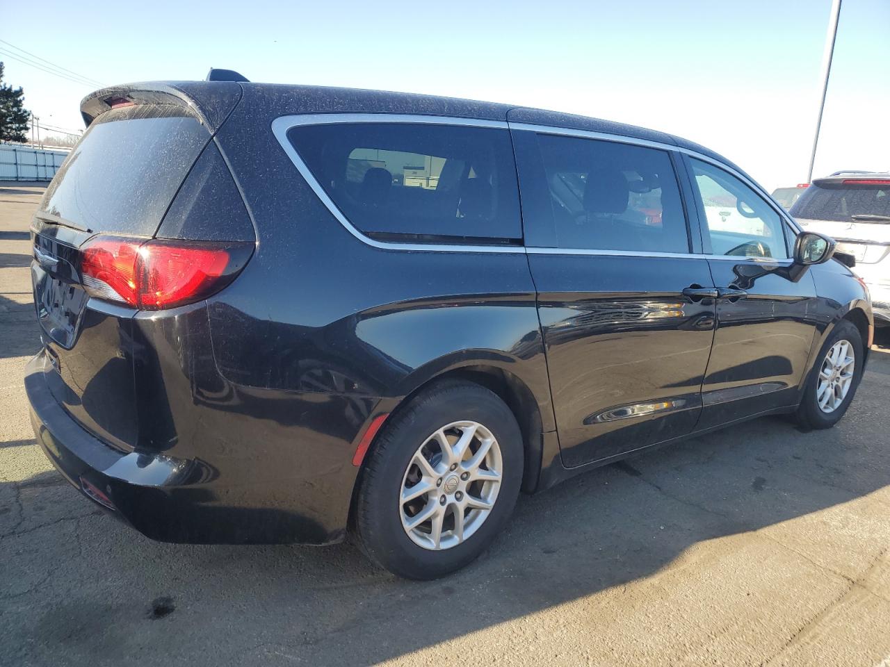 2017 Chrysler Pacifica - Image 3