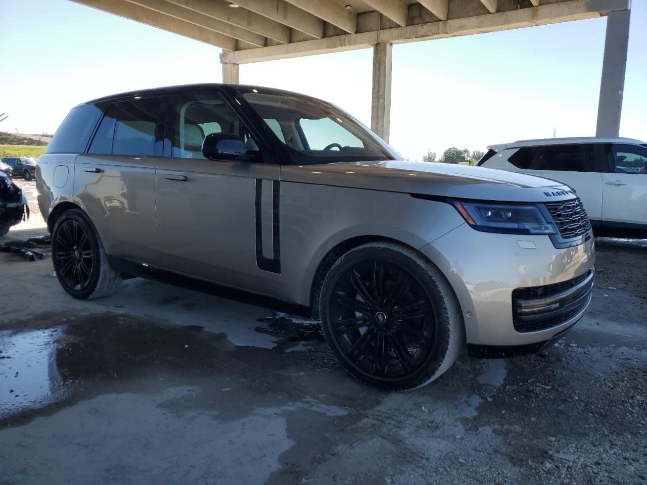 2023 Land Rover Range Rover - Image 4