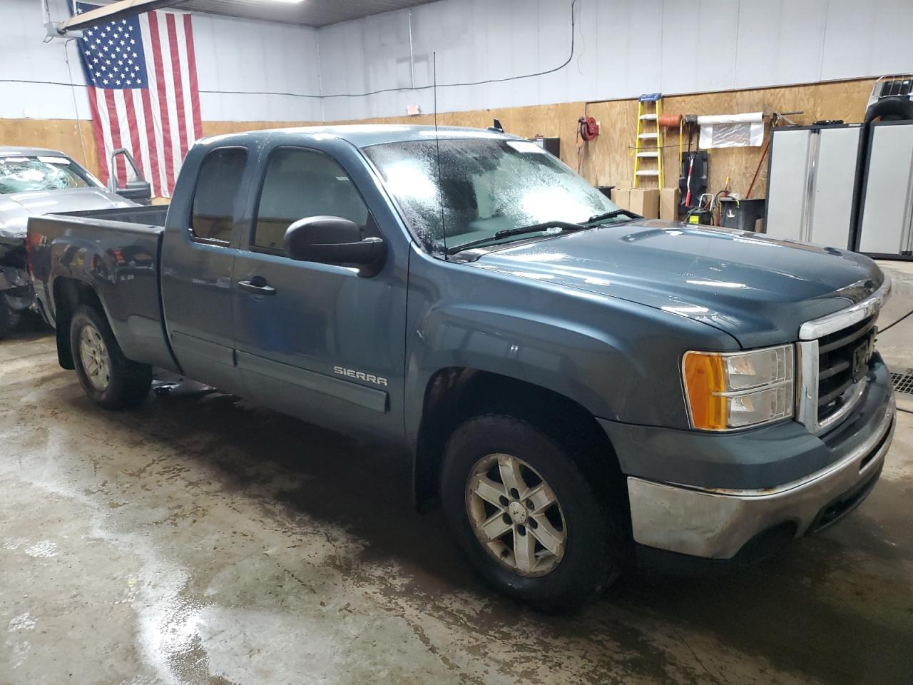 2010 GMC Sierra - Image 4