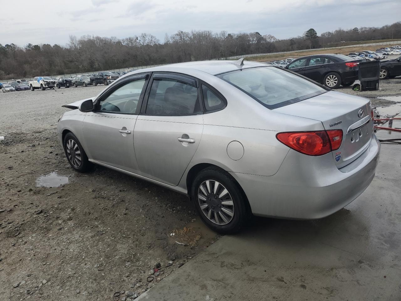 2010 Hyundai Elantra - Image 2