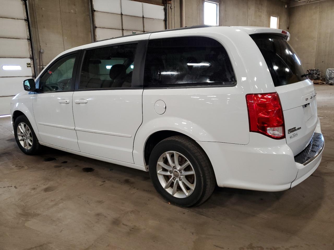 2015 Dodge Caravan - Image 2