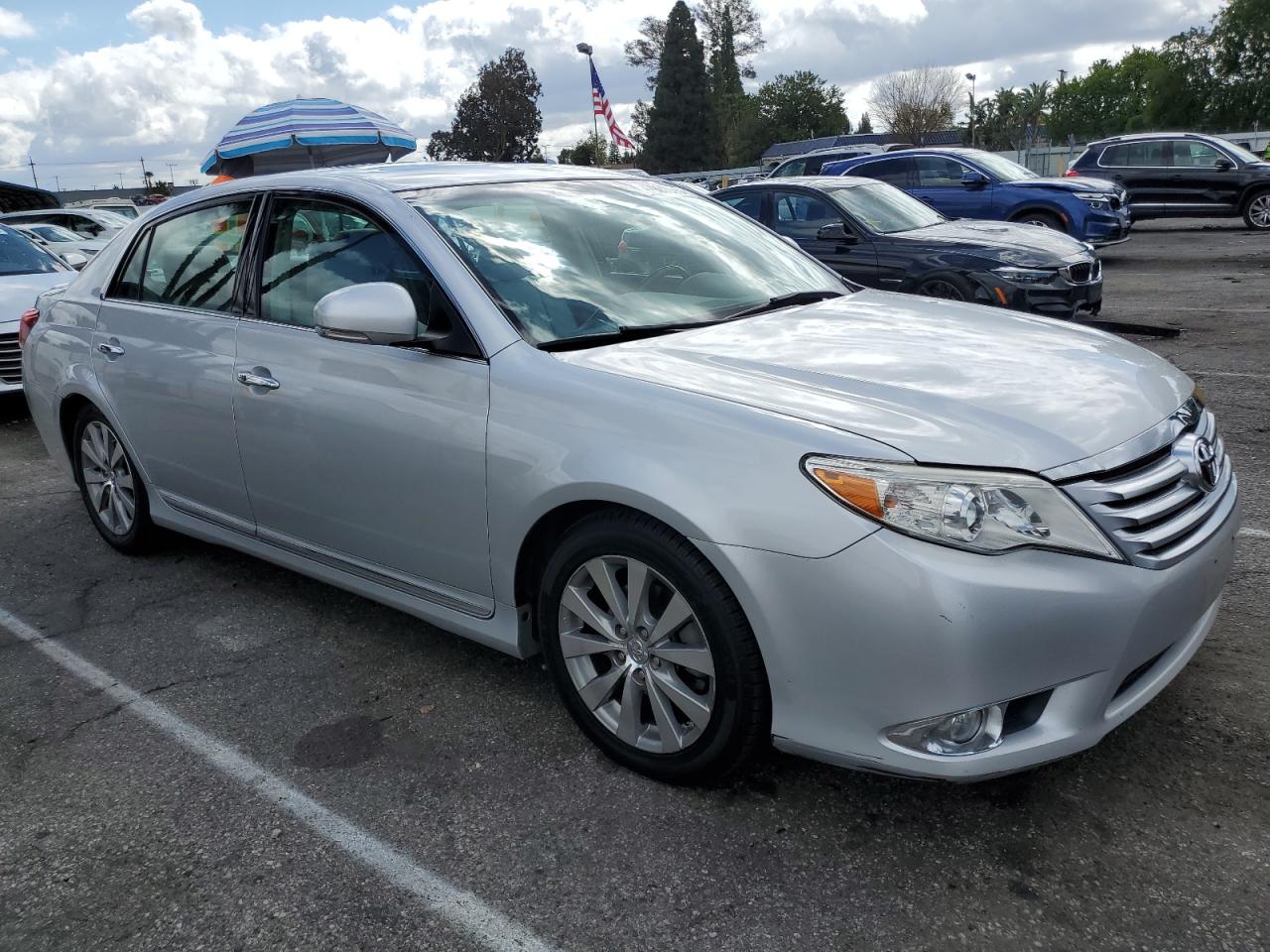 2011 Toyota Avalon - Image 4