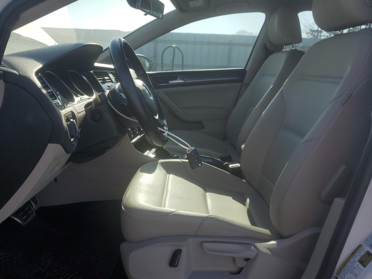 2018 Volkswagen Golf - Image 7