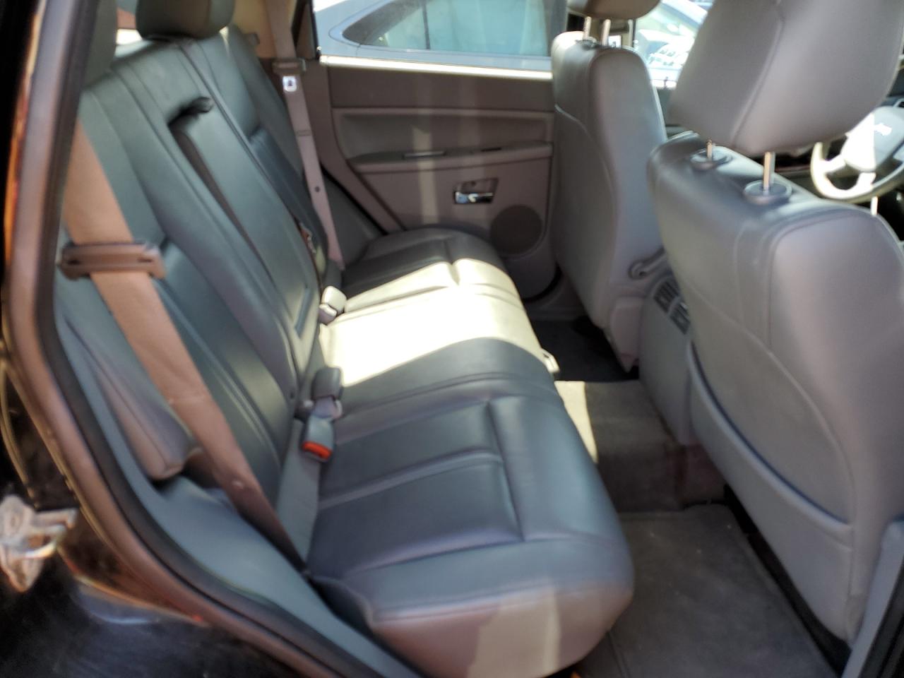 2007 Jeep Grand Cherokee - Image 11