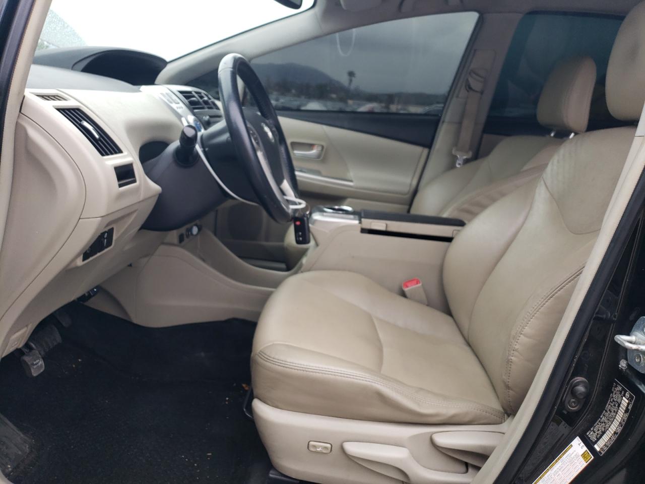 2013 Toyota Prius - Image 7