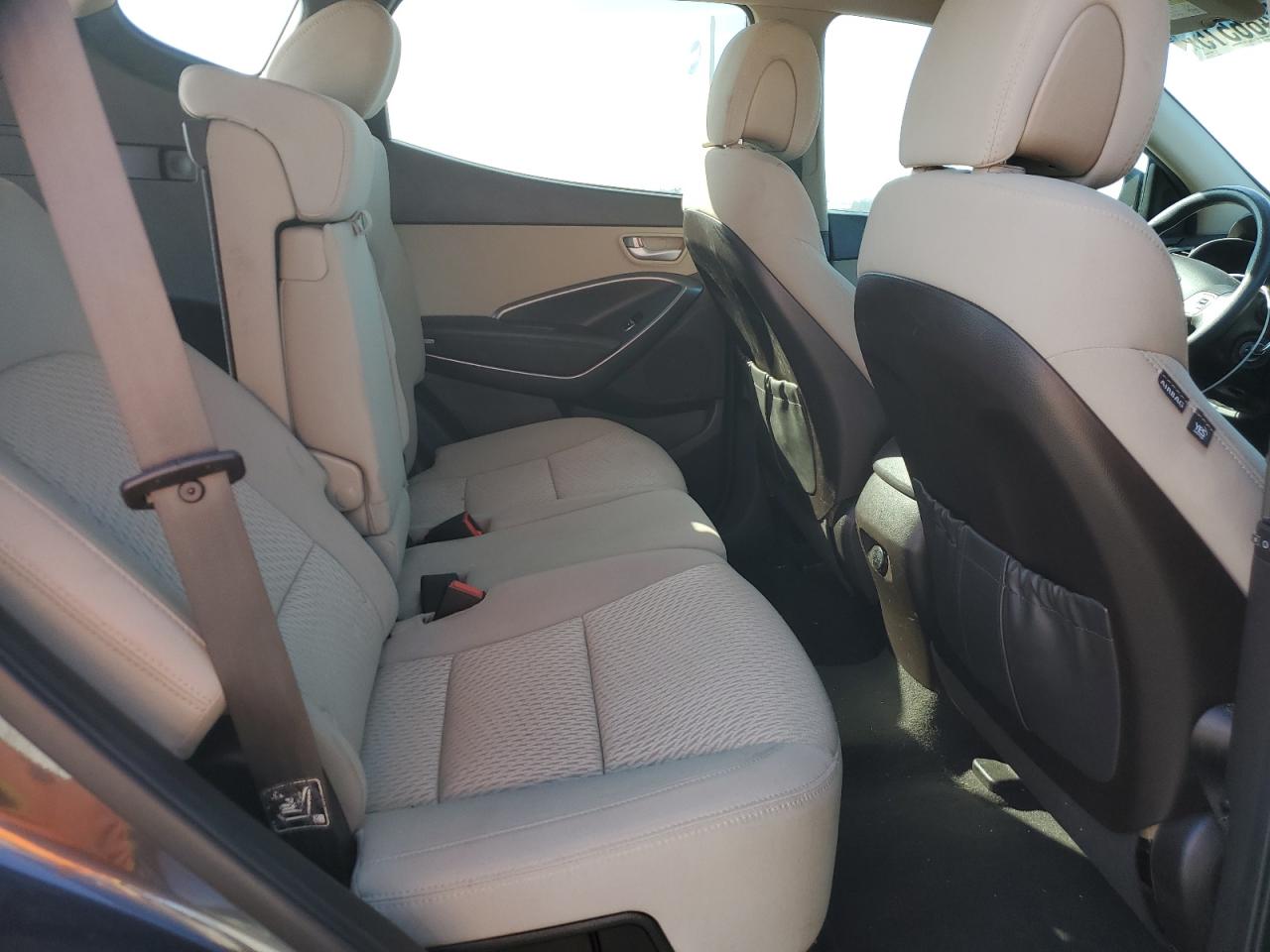 2017 Hyundai Santa Fe - Image 11