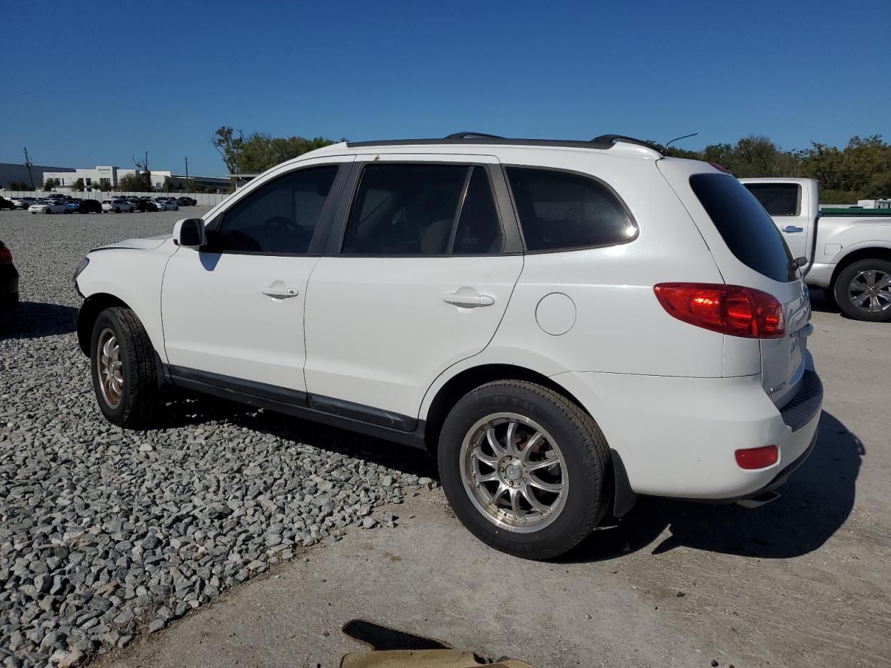 2009 Hyundai Santa Fe - Image 2
