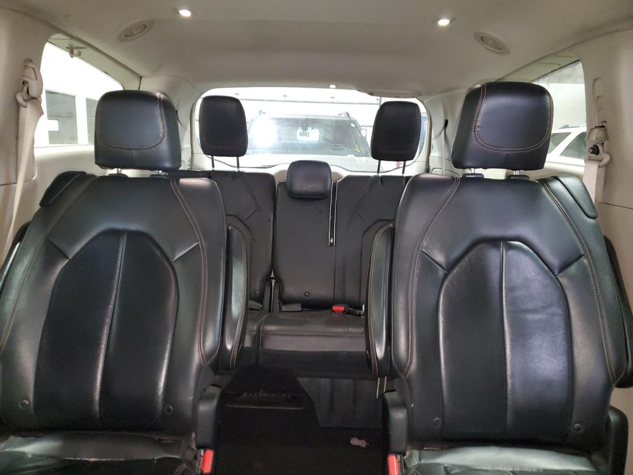 2017 Chrysler Pacifica - Image 10