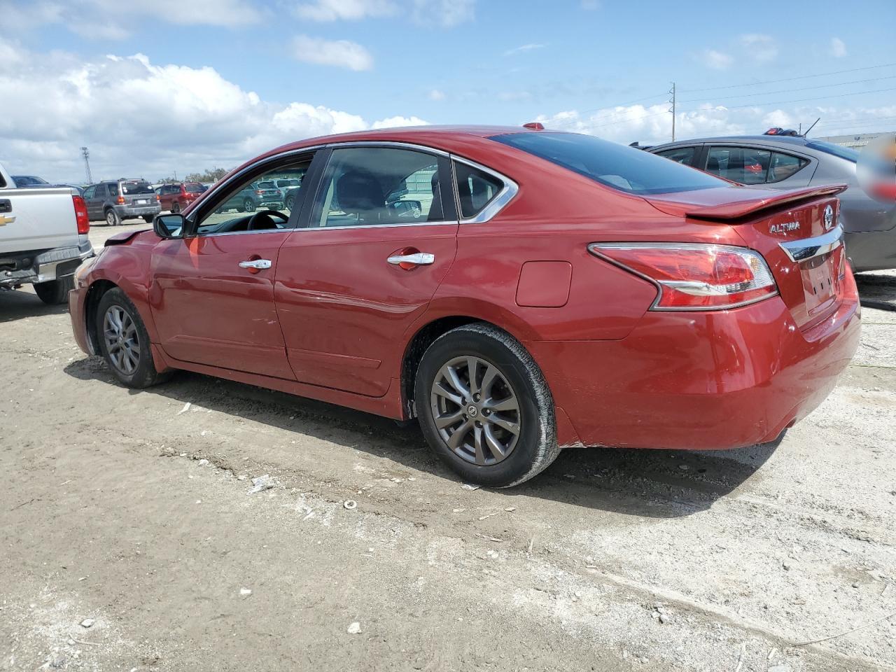 2015 Nissan Altima - Image 2