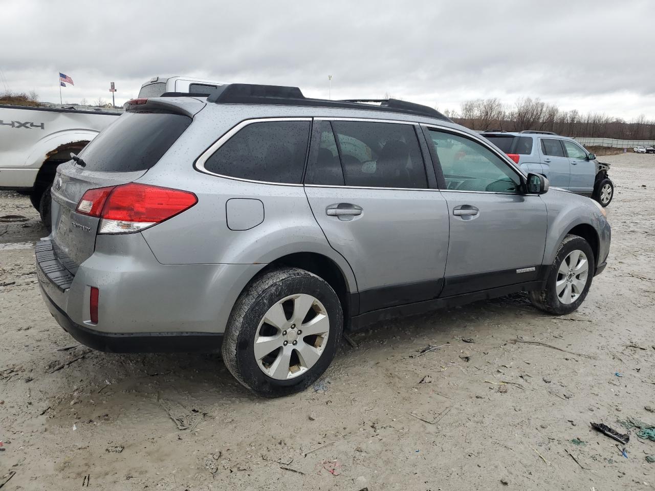 2011 Subaru Outback - Image 3