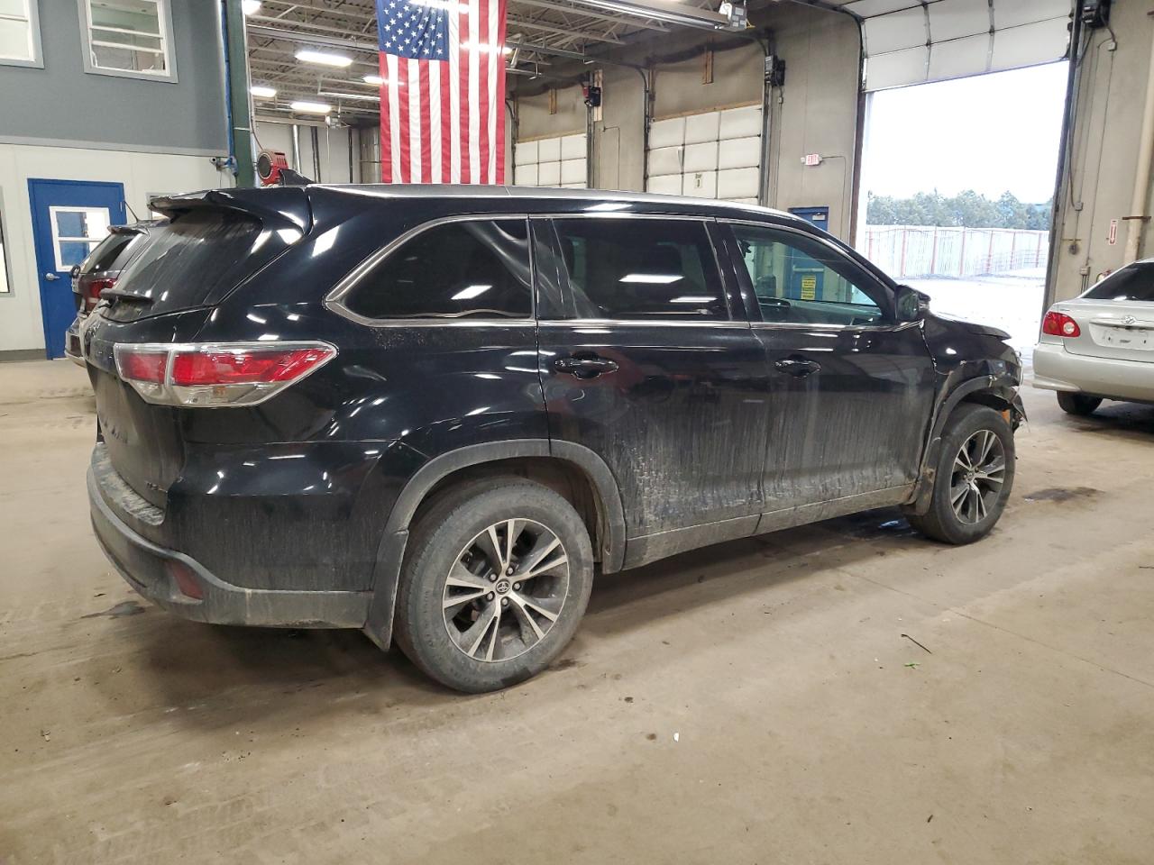 2016 Toyota Highlander - Image 3