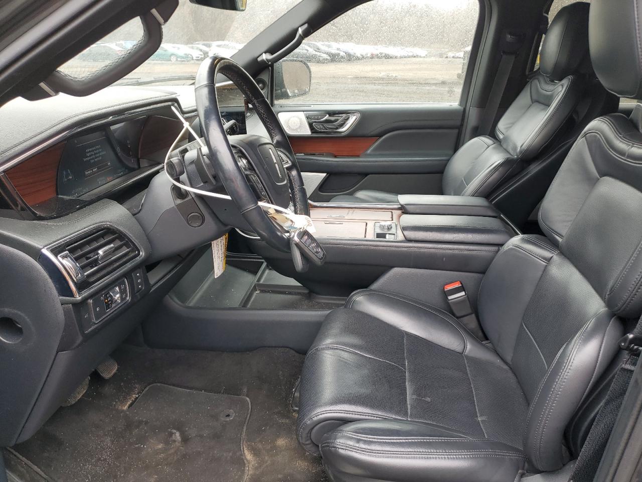 2022 Lincoln Navigator - Image 7