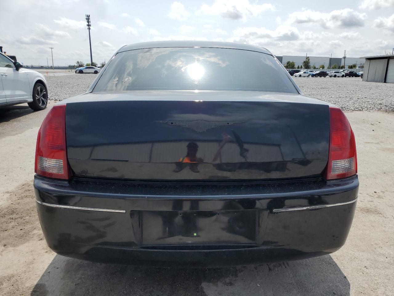 2006 Chrysler 300 - Image 6