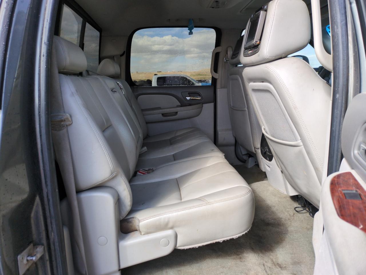 2011 GMC Sierra - Image 10