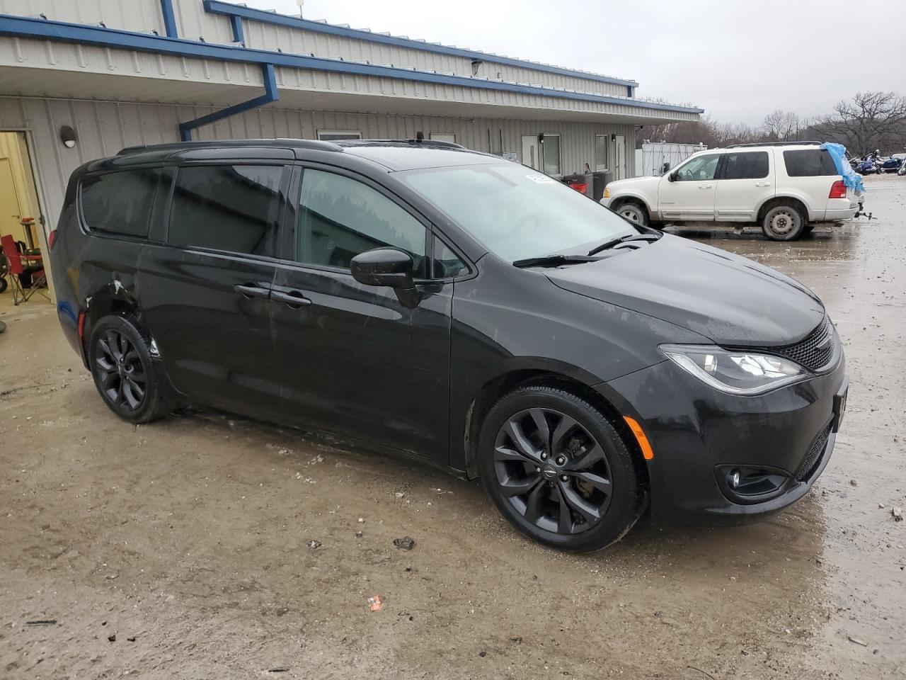2019 Chrysler Pacifica - Image 4