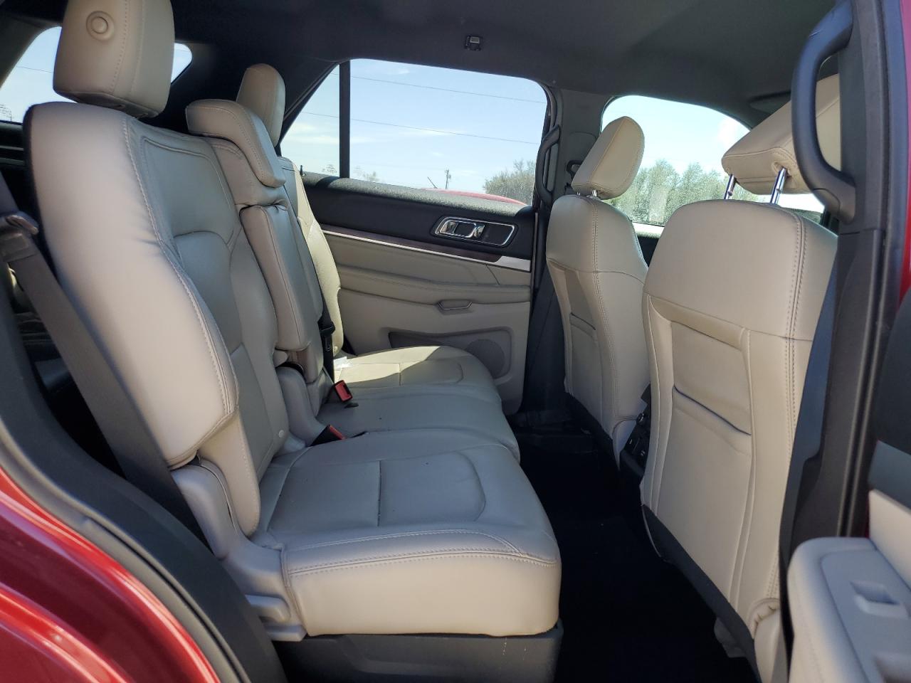 2018 Ford Explorer - Image 12