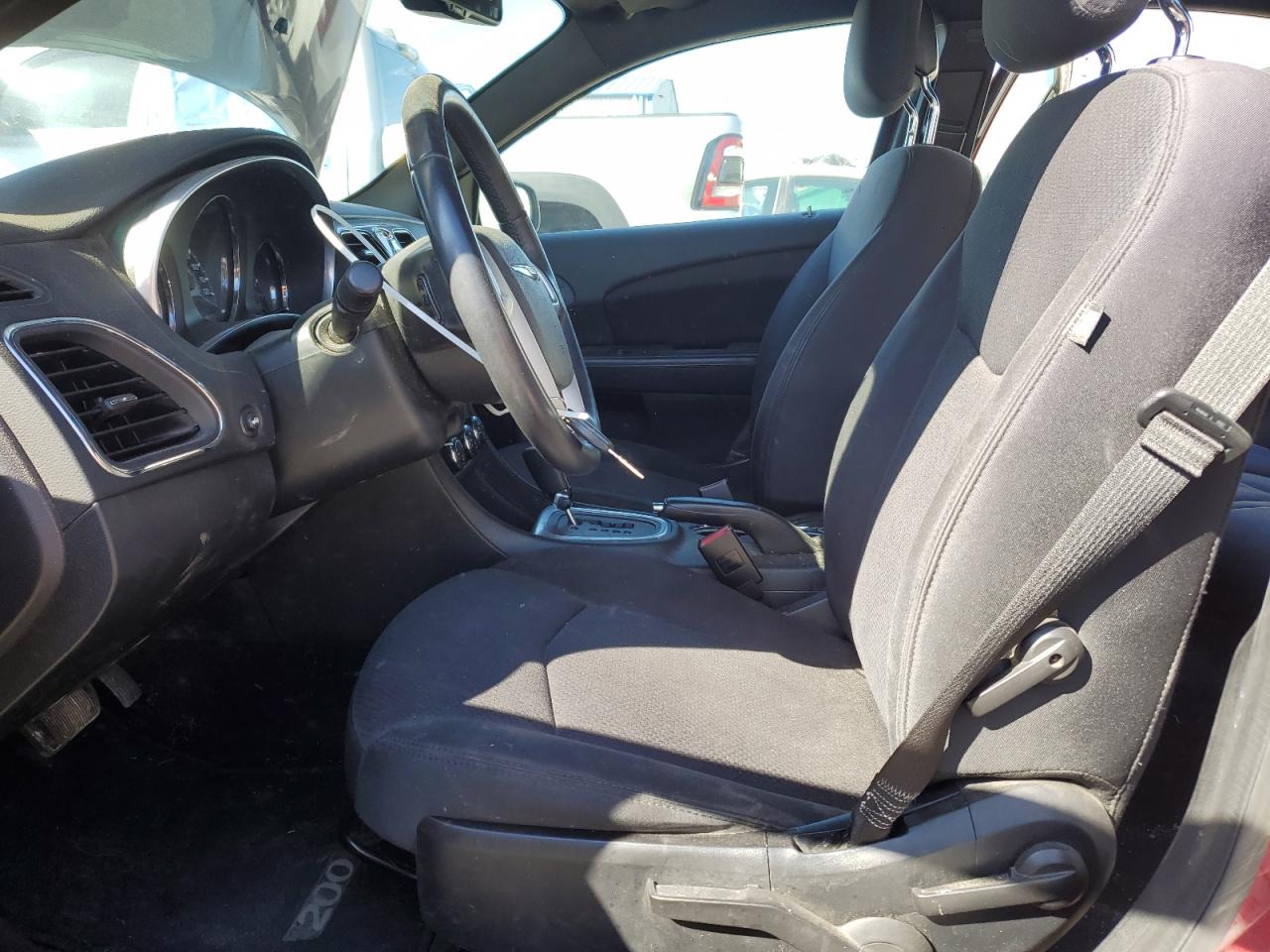 2013 Chrysler 200 - Image 7