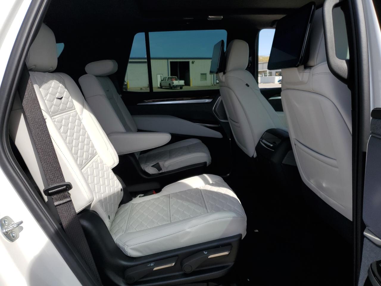 2025 Cadillac Escalade Premium Luxury Platinum VIN: 1GYS9DRLXSR225702 Lot: 50332675