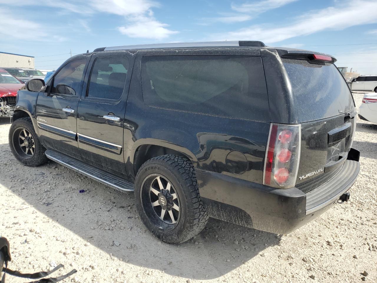 2007 GMC Yukon - Image 2
