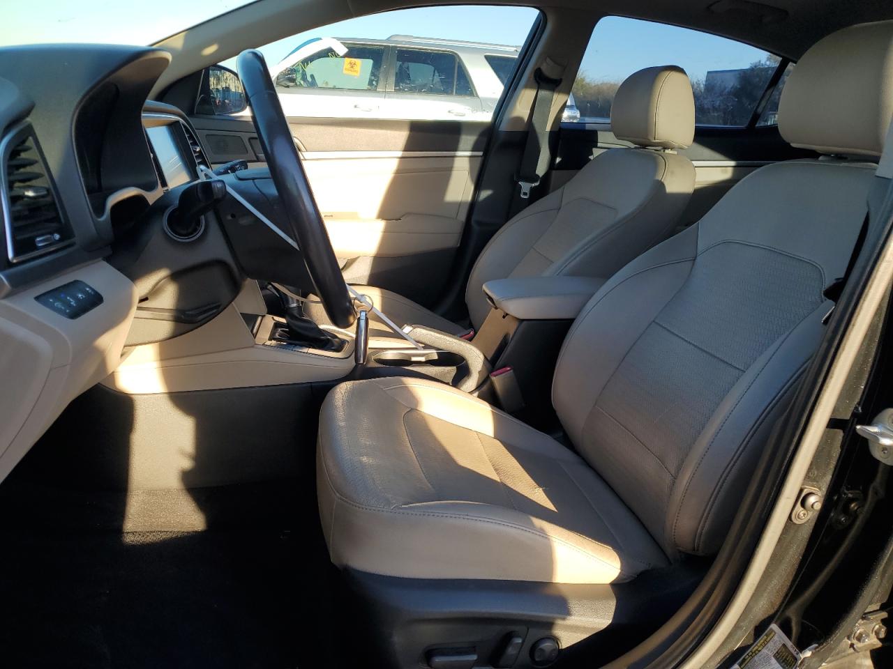 2017 Hyundai Elantra - Image 7