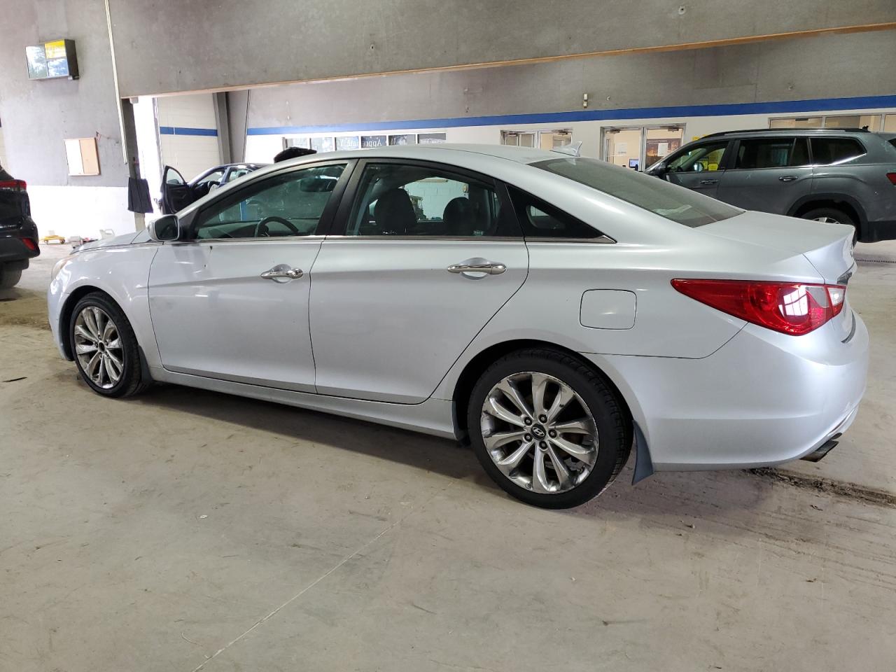 2011 Hyundai Sonata - Image 2