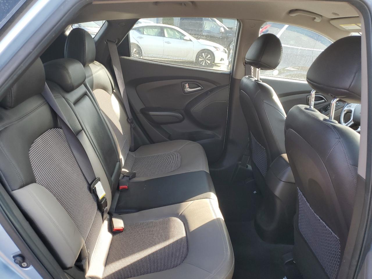 2011 Hyundai Tucson - Image 11