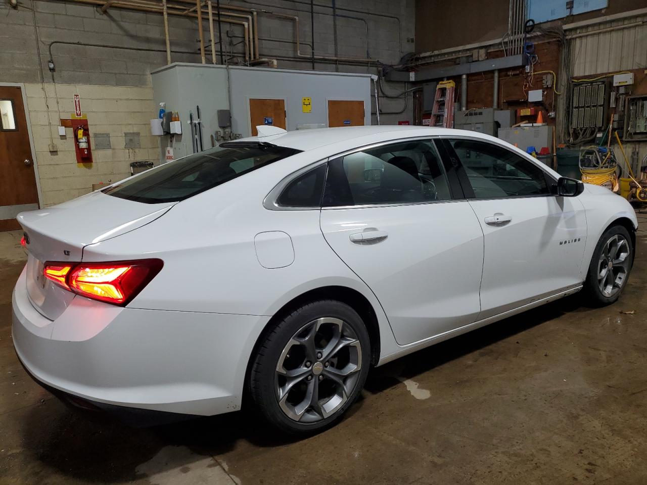 2022 Chevrolet Malibu - Image 3
